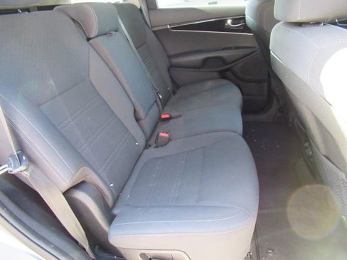 Used 2019 Kia Sorento LX image 26