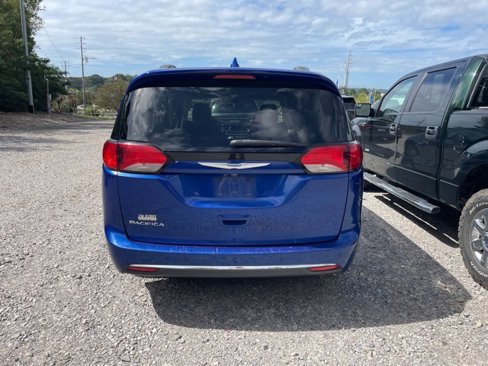 Used 2019 Chrysler Pacifica Touring-L image 6
