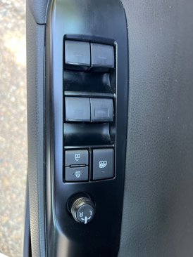 Used 2025 Toyota Camry SE image 4