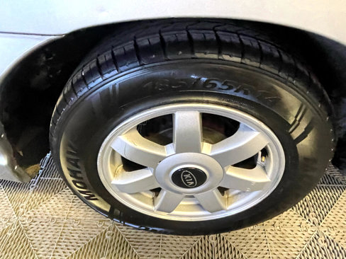 Used 2004 Kia Spectra Sedan image 18