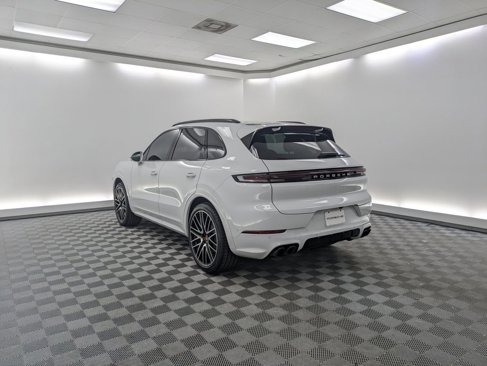 Certified 2024 Porsche Cayenne image 3