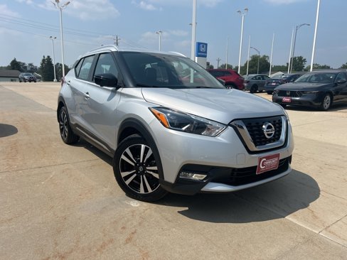 Used 2018 Nissan Kicks SR image 1