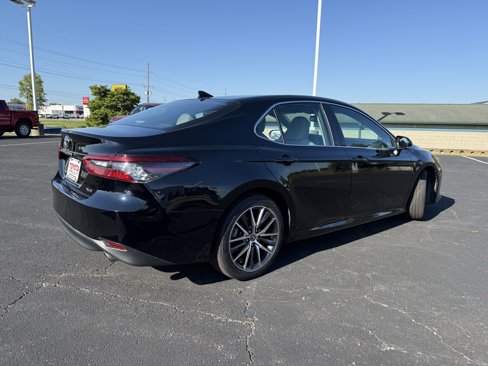 Used 2023 Toyota Camry XLE image 9