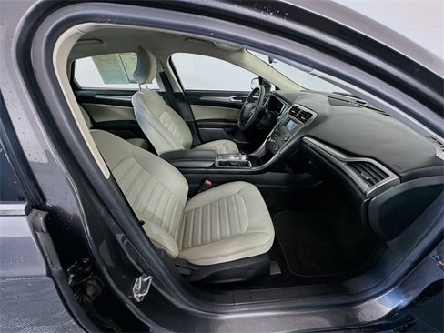 Used 2018 Ford Fusion S image 25