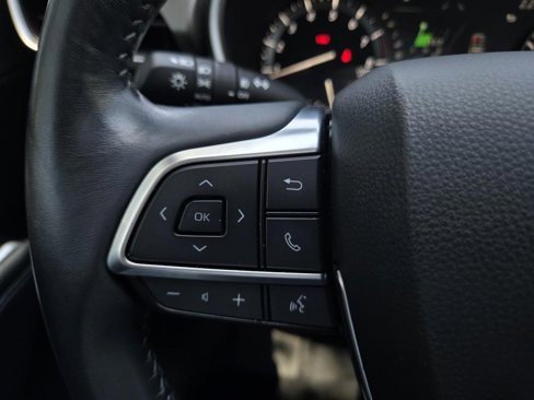 Used 2021 Toyota Highlander XLE image 31