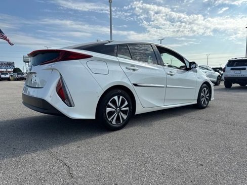 Used 2017 Toyota Prius Prime image 6