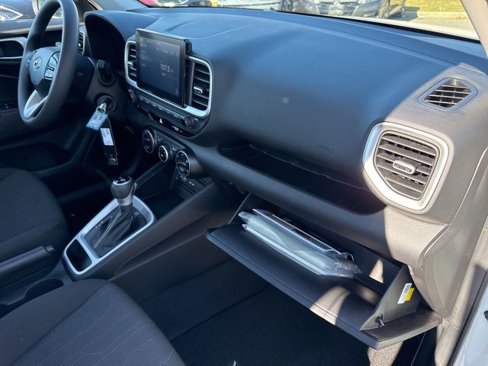 Certified 2022 Hyundai Venue SE image 23