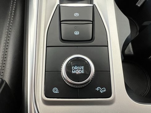 Used 2022 Ford Explorer XLT w/ Equipment Group 202A image 32