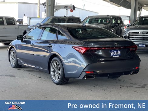 Used 2019 Toyota Avalon XLE image 14
