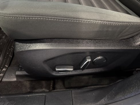 Used 2018 Ford Fusion SE image 25