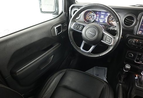 Used 2019 Jeep Wrangler Unlimited Sahara image 17