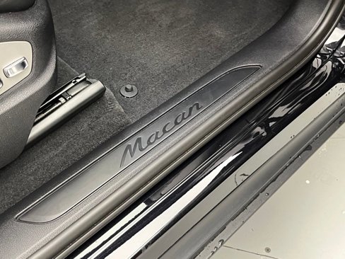 Certified 2024 Porsche Macan image 41