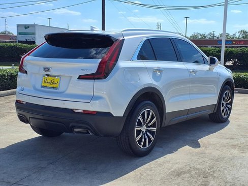 Used 2019 Cadillac XT4 Luxury image 2