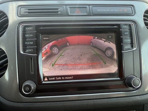 Used 2017 Volkswagen Tiguan S image 12