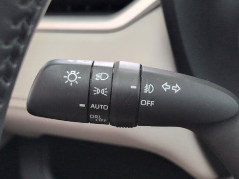 Used 2020 Toyota RAV4 XLE Premium image 30