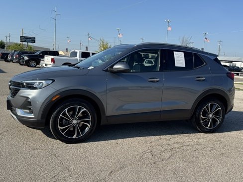 Used 2022 Buick Encore GX Essence image 3