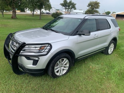 Used 2018 Ford Explorer XLT w/ Equipment Group 201A image 3