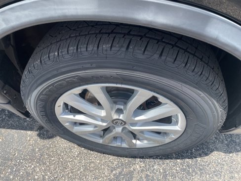 Used 2018 Nissan Rogue SV image 17