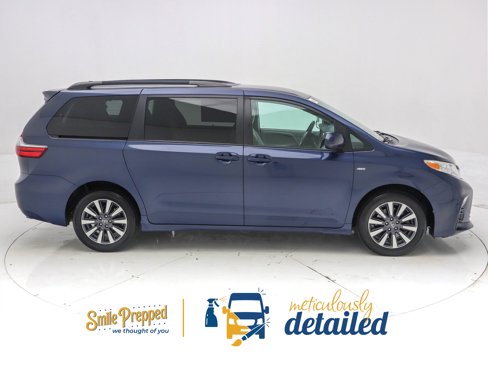 Used 2020 Toyota Sienna LE image 2