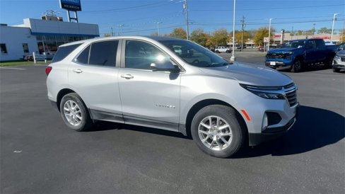 Used 2022 Chevrolet Equinox LT image 2