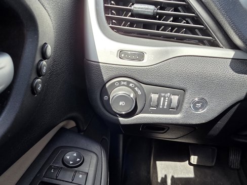 Used 2016 Jeep Cherokee Limited w/ Luxury Group image 13
