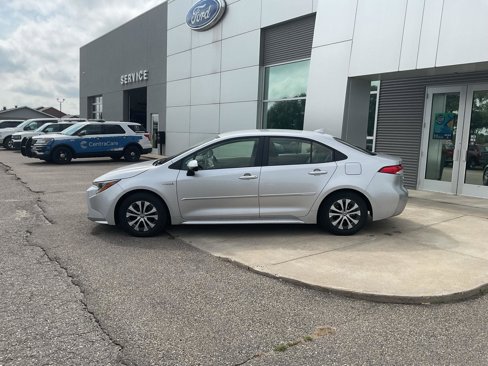 Used 2021 Toyota Corolla LE image 2