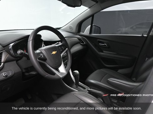 Used 2020 Chevrolet Trax LT w/ LT Convenience Package image 7