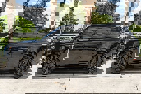 Used 2023 Land Rover Range Rover SE image 3
