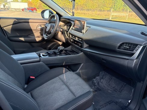 Used 2024 Nissan Rogue SV image 19