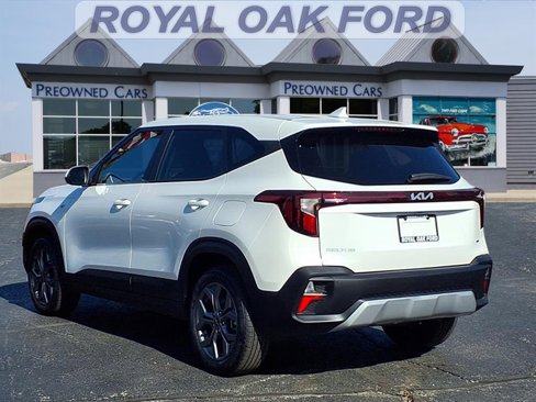 Used 2024 Kia Seltos LX image 2