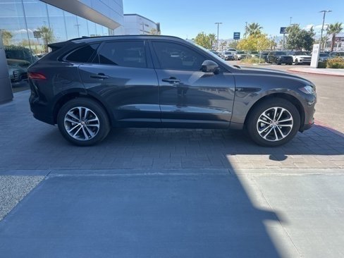 Used 2018 Jaguar F-PACE Premium image 4