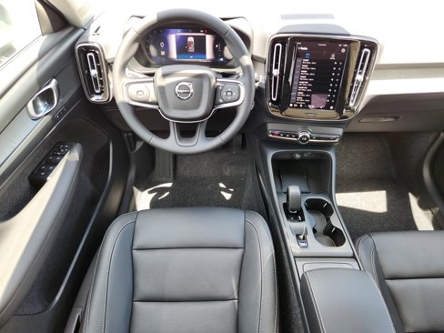 New 2025 Volvo XC40 B5 Core w/ Climate Package image 15