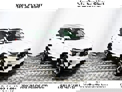 Certified 2025 Volvo XC40 B5 Plus image 1