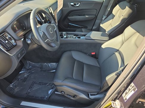 Certified 2022 Volvo XC60 B5 Momentum w/ Climate Package image 8