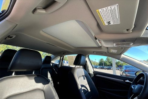 Certified 2022 Volkswagen Jetta SE w/ Panoramic Sunroof Package image 21