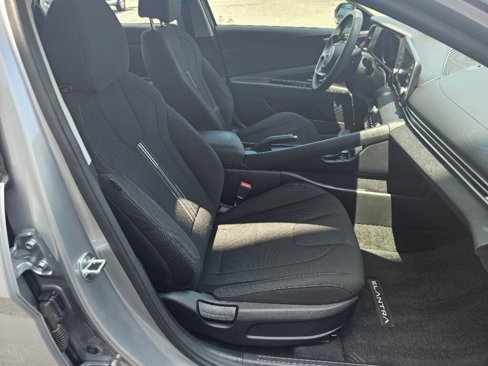 Used 2023 Hyundai Elantra SEL image 13