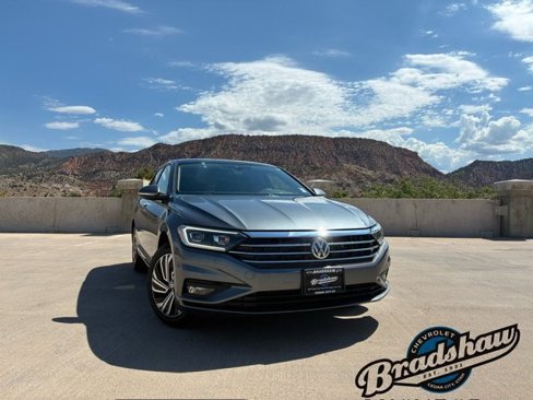 Used 2020 Volkswagen Jetta SEL Premium image 2