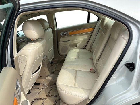 Used 2006 Lincoln Zephyr image 10