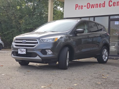 Used 2017 Ford Escape SE image 3