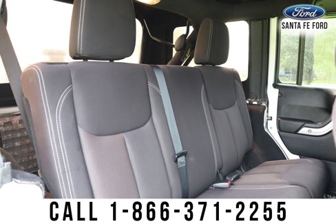 Used 2015 Jeep Wrangler Unlimited Rubicon w/ Connectivity Group image 37