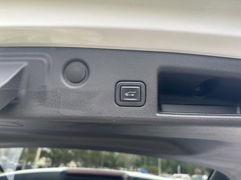 Used 2022 Chevrolet Equinox LT image 44