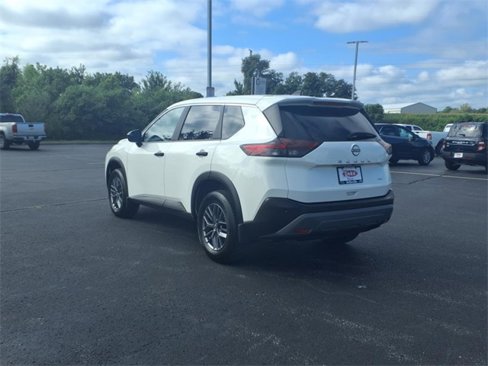 Used 2023 Nissan Rogue S image 2