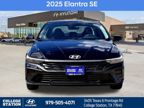 New 2025 Hyundai Elantra SE image 4