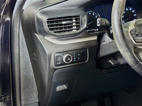 Used 2023 Ford Explorer XLT w/ Equipment Group 202A image 8