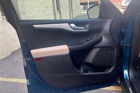 Used 2020 Ford Escape SE image 21