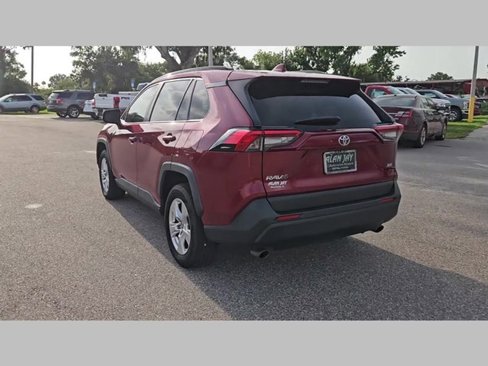 Used 2020 Toyota RAV4 XLE image 17