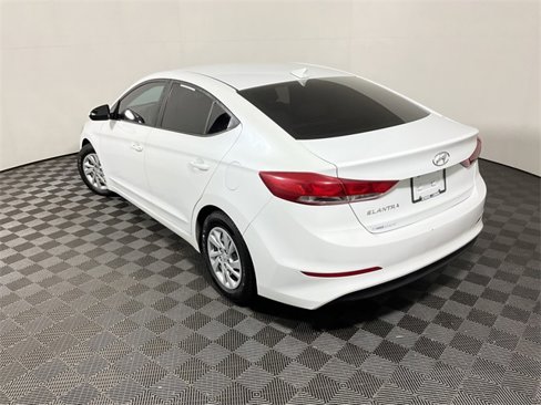 Used 2017 Hyundai Elantra SE image 9