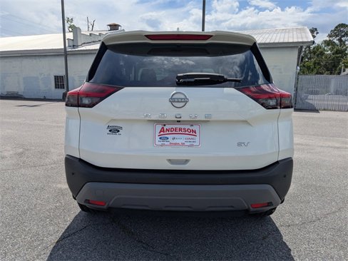 Used 2023 Nissan Rogue SV image 5