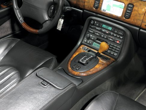 Used 2001 Jaguar XK8 Convertible image 38