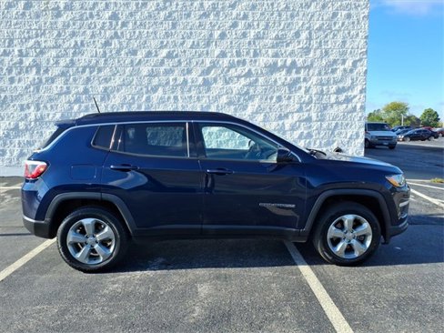 Used 2017 Jeep Compass Latitude image 2